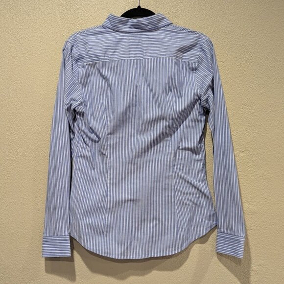 Banana Republic * Fitted Non-Iron Blue Stripe Shirt * Women's size 6 - Picture 4 of 7